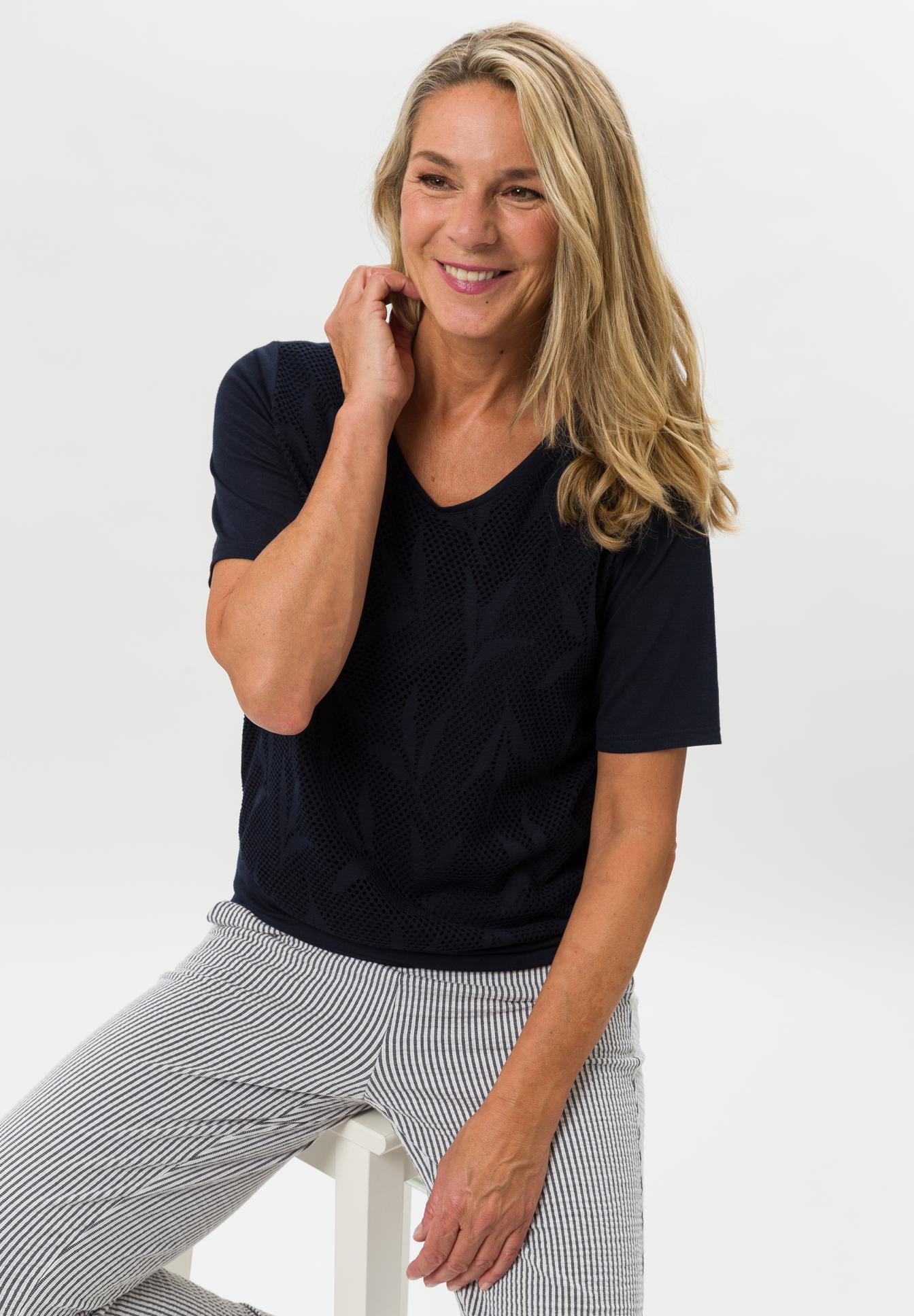 Shirt with elasticated perforated lace - Bild 4