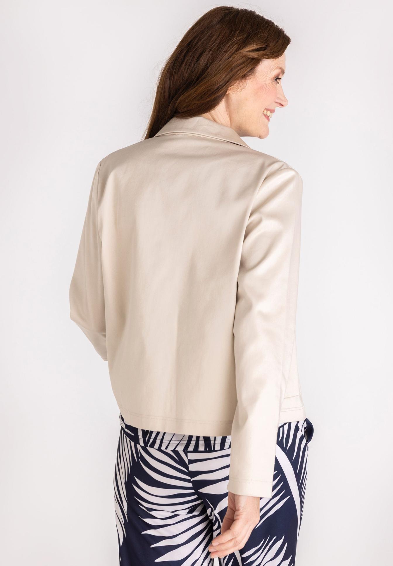 Short blazer with shiny buttons - Bild 2