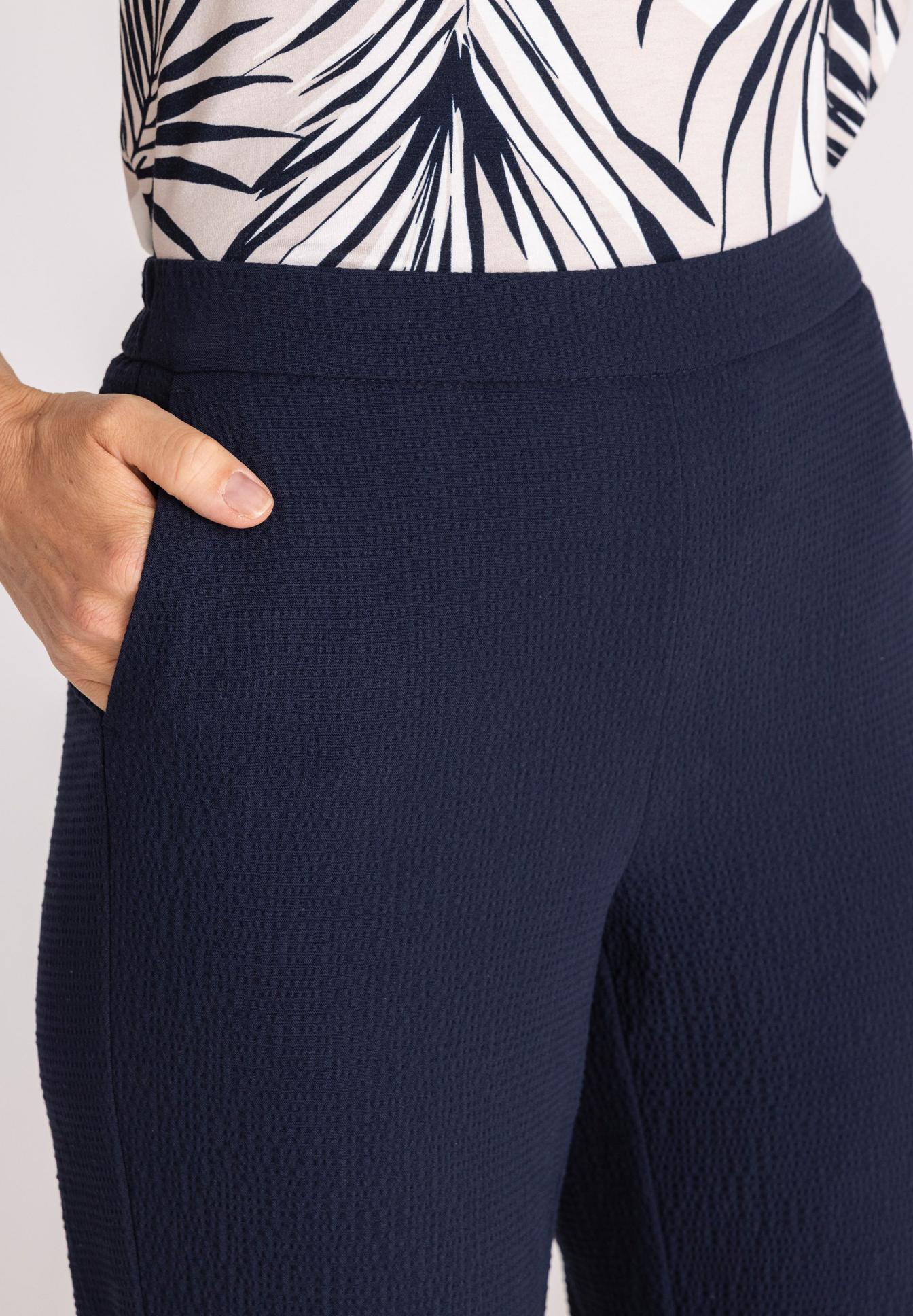 Wide-leg trousers With a textured effect - Bild 4
