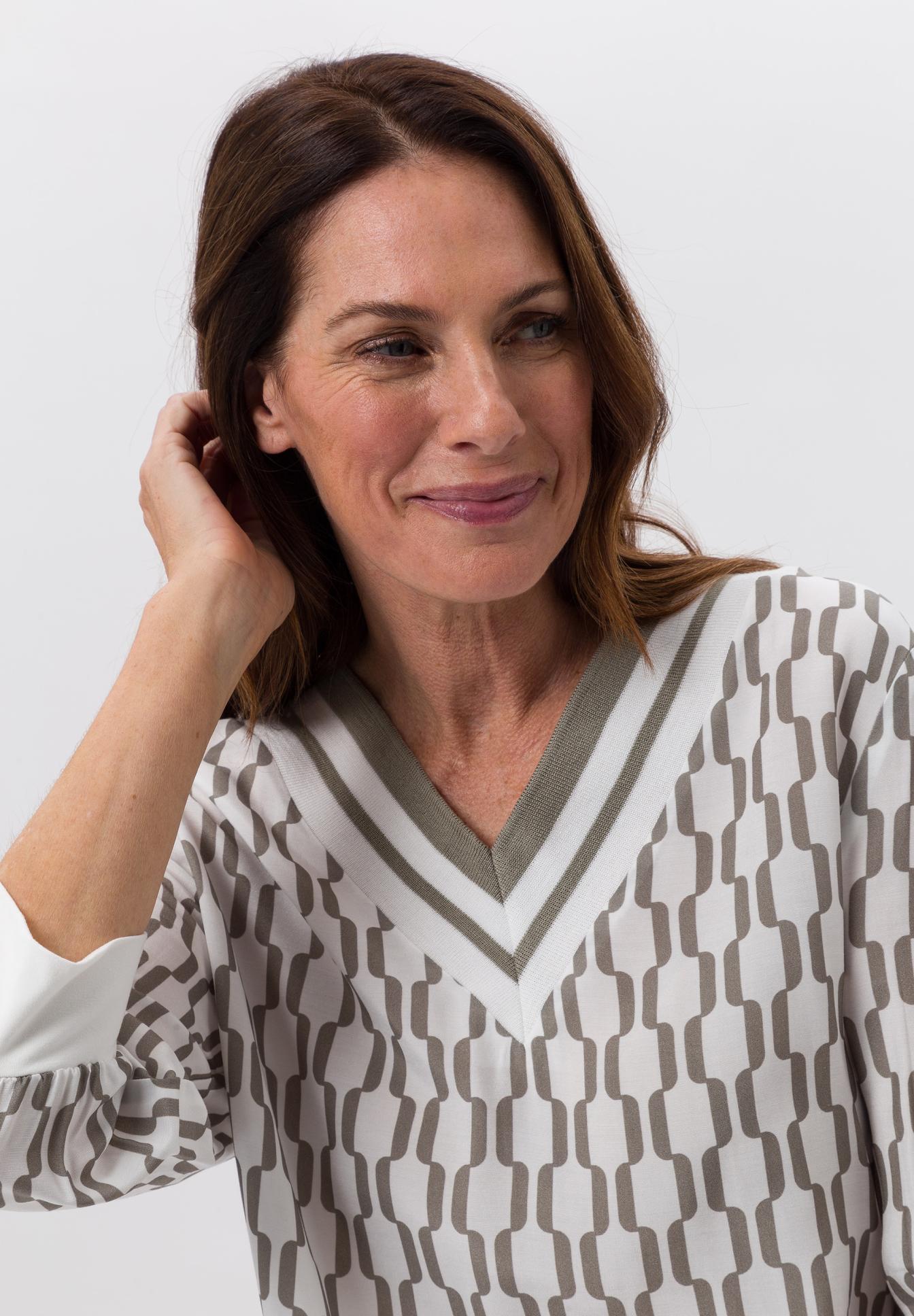 Blouse in a graphic design - Bild 4